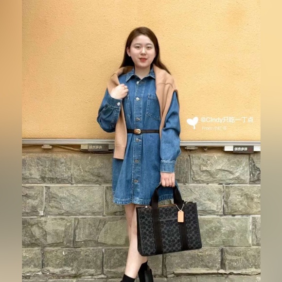 Coach Smith Tote Bag In Signature Denim - Picture 5 of 7